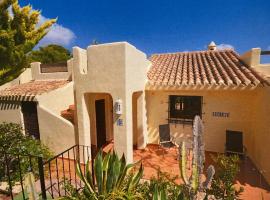 Entire Bungalow style villa in La Manga Club, hotel u gradu 'Atamaría'