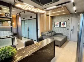 Stay Royal Luxury Sofá Retrátil e Divisória Smart