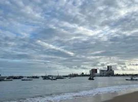 Quarto privativo na Av Beira mar apto familiar