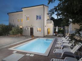 Villa Nocciola with Sea View, Private Pool and Sauna、プレマントゥーラのホテル