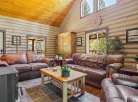 Family & Dog Friendly Cabin W Hot Tub! Fish, Hike, hotel en Philipsburg