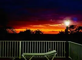 Sunset Castiel Retreat - Near Airport & Beach