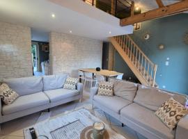 Maison de Gare, 8 personnes, 20 min PUY du F, hotel en Mouchamps