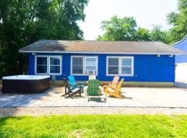 Waterfront 2BR Nautical Cottage on Grass Lake Hot Tub, Firepit, Year Round Fun
