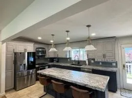 Skiing, 2 Kitchens, 2 Units in 1, 80in TVs, WD, 2 Backyards