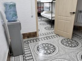 Adeke Hostel, hotel in Atıraw