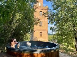 S&ouml;r&eacute;ttorony - A jakuzzis erdei sz&aacute;ll&aacute;s，K&ouml;lesd的自炊式住宿