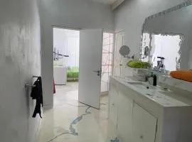 Casa sola con alberca y vista al lago