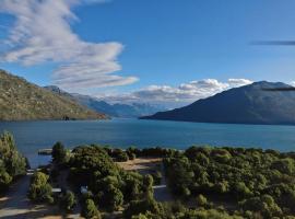 Departamento con Vista al Lago y Montañas en Lago Pueblo, hotel en Lago Puelo