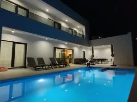 Villa Basini 5km from the centre of Split,Heated pool