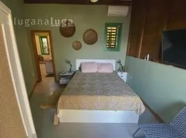 Refúgio pé na areia na Caieira - Espaço completo