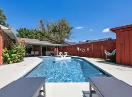 Cozy 5BR Pool House with Hot Tub Near The Lake