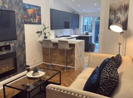 Southend Apartment With Parking, Private Garden and Beach Side Location, hotel in Southend-on-Sea