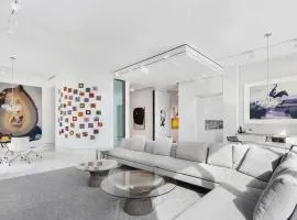 Exquisite Penthouse with Panoramic Ocean and City