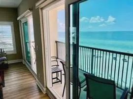 Stunning Penthouse Corner Condo with Rooftop Pool