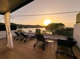 Beachfront house Miamore - 10 m from the sea