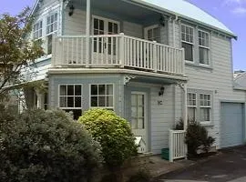 Gorgeous cottage near hospital, with garage