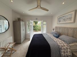 Pet Friendly Bright & Airy Beachside Bungalow, bungalow à Walton-on-the-Naze