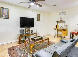 7 Mi to Dtwn Houston Family Home with Patio and Yard