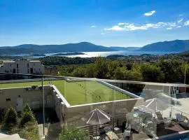 Cosy Sea View Suite with Pool near Airport