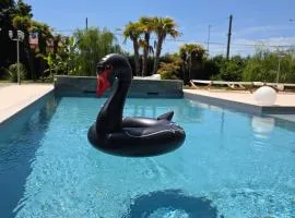 CasaKadd001Luxury Heated Pool Garden PatioBarbeque