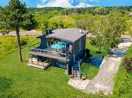 Rustic 5BR Escape Sauna, Hot Tub Mountain Views