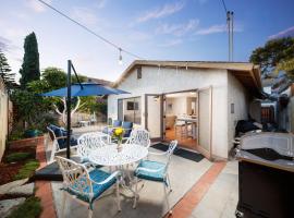 Cozy La Jolla Bungalow Near Beach & Village, Hotel in San Diego