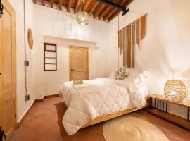 DH1 VIP ROOM in Downtown, Best Location, Private WC