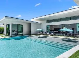 Luxury Villa w Pool, Putting Green Minutes from Golf Dining Bravo by AvantStay