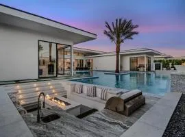 Villa Sleeps 18 w Pool, Firepit, Putting Green Bravo by AvantStay