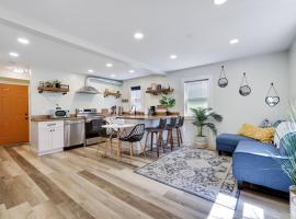 2 Bedroom Condo in Tannersville - 6 Minutes from Camelback Mountain, condo in Tannersville