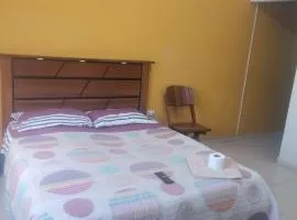 Habitación con baño privado mas servicio de taxi aeropuerto