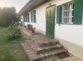 Erdősmecskei sváb vendégházak és Jurtaszállás, hotel v destinaci Erdősmecske
