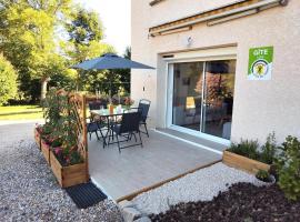 Gîte 4 pers. rénové avec jardin à La Versanne, Animaux acceptés - FR-1-496-369、La Versanneのホテル