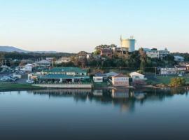 The Happy Pelican Harrington Hotel, hotel near Taree Airport - TRO, Harrington
