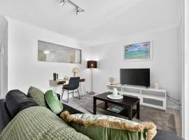Modern Coastal Escape in the Heart of Rockingham