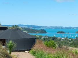 Awaawa Yurts - Rangi, hôtel à Waiheke Island