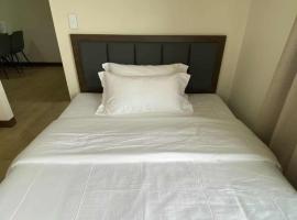 Cozy Stay with 2beds-Gentry 2mins to Okada- 6B, hotel v destinaci Sampong