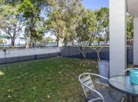 Charm and Comfort in this Ground floor unit with water views! Welsby Pde, Bongaree