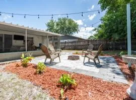 Chic 3BR Lakeland Home Fenced Yard Sleeps 11