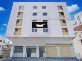 Super Townhouse Ambegaon Road Katraj Formerly White Castle