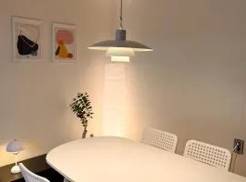 Stayraon, White & Cozy Space near Yeoksam Station
