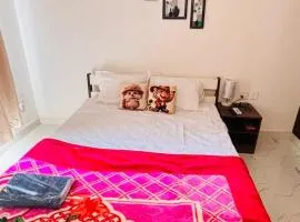 Modern & stylish 1bhk near expo mart
