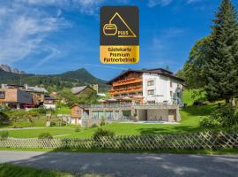 Hotel Burtschahof, hotel v destinaci Bürserberg