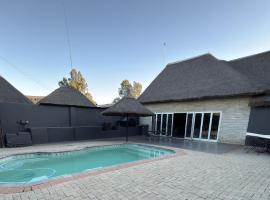 WhyNot Restaurant & Guest Lodge, hotel v destinaci Bloemhof