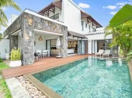 Luxury private Villa - 2 minutes walk to the beach