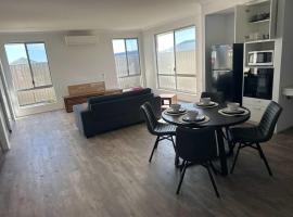 Spacious Accessible with Bathrooms for Everyone – hotel w mieście Alkimos