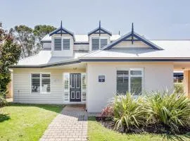 Seaside Serenity Villa - Spacious Dunsborough Stay