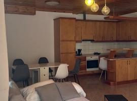 Matina and Thaleia Apartments, hotel i Potos