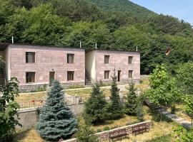 Yeghevnut Hotel, hotel em Goris